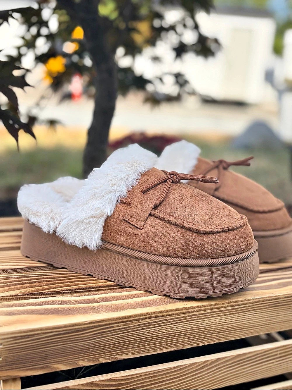 Women’s Microsuede Moccasin Toe Platform Memory Foam Slipper Size 10